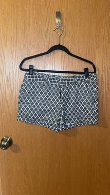 Gap Khakis The City 3 Inch Short Black White Geometric Pattern Size 6